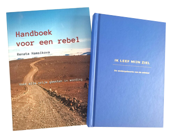 Een Krachtig Duo Handboek voor rebel samen met Journal - Renata Hamsikova
